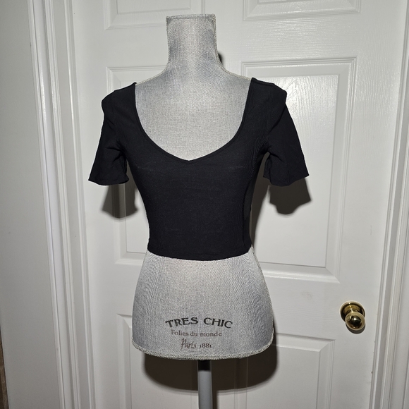 LULULEMON ribbed Yoga V-neck Top - Picture 2 of 5